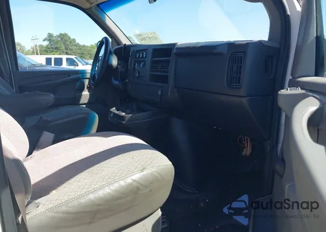 2013 Chevrolet Express 2500 Work Van z USA, uszkodzony, nr VIN 1GCWGFBA8D1141378